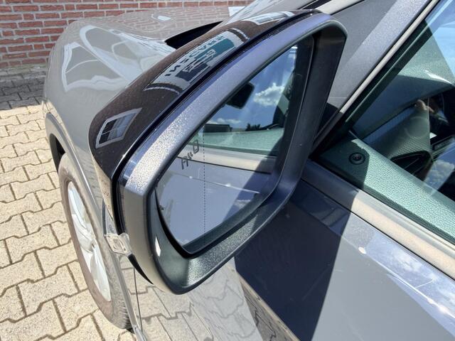 Volkswagen T-Cross 1.0 TSI Life *Trekhaak*All-weather banden*