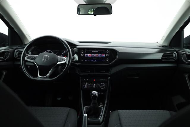 Volkswagen T-Cross 1.0 TSI Life | Adapt. Cruise | Trekhaak | PDC V+A | All Season | Navi | Apple CarPlay & Android Auto