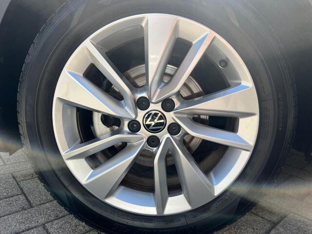 Volkswagen T-Cross 1.0 TSI 115pk DSG Life Edition · Apple/Android Car Play · Navigatie · Dodehoek Detectie · Trekhaak · 17'' Inch · Clima · Stoelverwarming ·