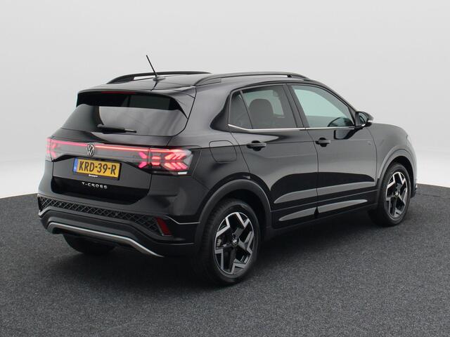 Volkswagen T-Cross 1.5 TSi 150 Pk Automaat R-Line | Adaptive Cruise | Stoelverwarming | Camera | Trekhaak | CarPlay | 17 Inch | 14.694 Km !!
