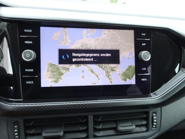 Volkswagen T-Cross 1.0 TSI Life Automatische airco, navigatie, apple carplay-android auto, trekhaak, licht metalen velgen 17 inch, parkeer sensoren voor en achter, enz.