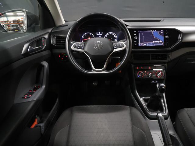 Volkswagen T-Cross 1.0 TSI Life [ADAPTIVE CRUISE, APPLE CARPLAY, ANDROID, PDC V+A, RIJSTROOKASSISTENT, DAB, BLUETOOTH, AIRCO, LICHT- EN ZICHTPAKKET, DAKRAILS, LED DAGRIJVERLICHTING, LICHTMETALEN VELGEN 16", NIEUWSTAAT]