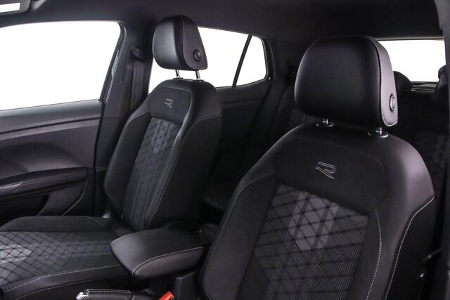 Volkswagen T-Cross R-Line 1.5 TSI 150pk DSG Automaat Trekhaak, Adaptive cruise control, Navigatie, Achteruitrijcamera, LED matrix koplampen, Parkeersensoren, Stoelverwarming