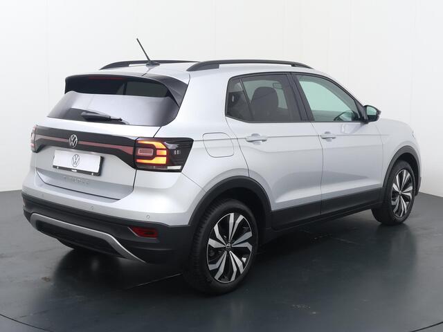 Volkswagen T-Cross 1.0 TSI Life | 110 PK | Adaptive Cruise Control | Draadloze telefoonlader | Navigatiesysteem | Parkeersensoren | 17" LM velgen | Alarmsysteem | Apple Carplay / Android Auto |