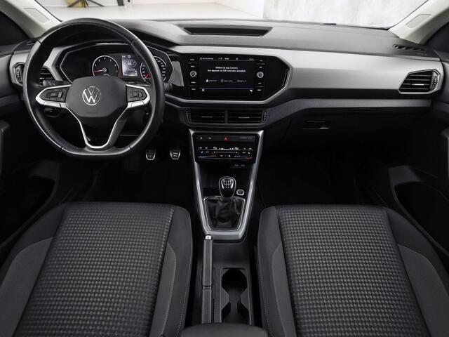 Volkswagen T-Cross 1.0 TSI Life Sport (APPLE CARPLAY, GROOT NAVI, CLIMATE, STOELVERWARMING, SPORTSTOELEN, GETINT GLAS, CRUISE, NIEUWSTAAT)