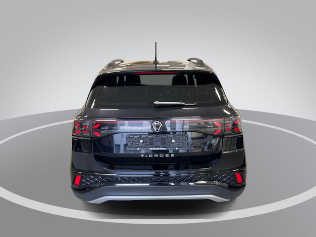 Volkswagen T-Cross 1.5 TSI 150pk DSG R-Line · Trekhaak · Apple/Android Car Play Camera · Navigatie · Stoelverwarming · P-Sensoren · 17'' Inch · Garantie t/m 26-10-2027