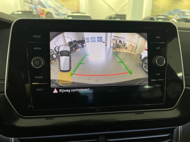Volkswagen T-Cross 1.5 TSI 150pk DSG R-Line · Trekhaak · Apple/Android Car Play Camera · Navigatie · Stoelverwarming · P-Sensoren · 17'' Inch · Garantie t/m 26-10-2027