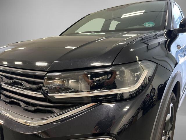 Volkswagen T-Cross 1.5 TSI 150pk DSG R-Line · Trekhaak · Apple/Android Car Play Camera · Navigatie · Stoelverwarming · P-Sensoren · 17'' Inch · Garantie t/m 26-10-2027