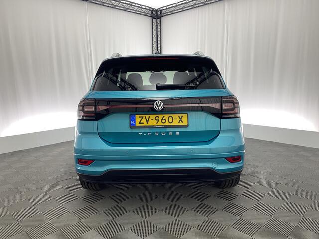 Volkswagen T-Cross 1.0 TSi R-Line | Apple carplay | Navi | Adapt. cruise | Keyless | Dodehoeksensor | Privacy | ACC | LED