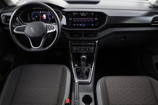 Volkswagen T-Cross 1.0 TSI Style Door ons geleverd en onderhouden, achteruitrijcamera (Rear View), parkeersensoren voor en achter (PDC), navigatie, 2-zone climatronic, adaptieve cruise control (ACC), privacy glas, digital cockpit pro, elektrisch verstel-, verwarm- en inklapbare buitenspiegels, multifunctioneel lederen stuurwiel, grootlichtassistent (Light Assist), dodehoekdetectie (Side Assist), draadloze telefoonlader, keyless go & entry etc.
