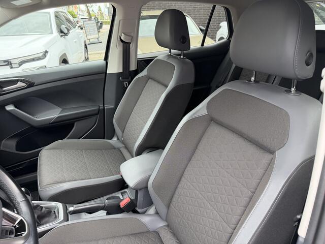 Volkswagen T-Cross 1.0 TSI Life Business Automaat/Stoel verwarming/Trekhaak/Camera.