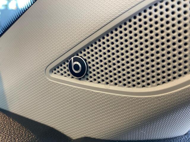 Volkswagen T-Cross 1.0 TSi DSG7-automaat Style NL Auto | trekhaak | Beats Audio | LED | CarPlay | 18" | Virtual Cockpit | Stoelverwarming | etc.