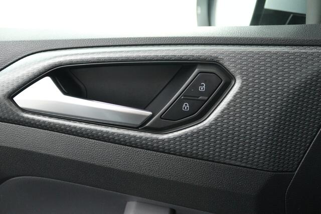Volkswagen T-Cross 1.0 TSI Style (CAMERA, STOELVERWARMING, CRUISE ADAPTIEF, PARKEERSENSOREN)