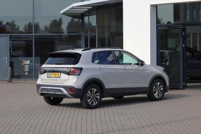 Volkswagen T-Cross 1.0 TSI Life Edition 60 maanden / 100.000km garantie, discover pro navigatie, parkeersensoren voor en achter (PDC), dodehoekdetectie (Side Assist), privacy glas, 16" 'Zurich' LMV, verwarmbare voorstoelen, climatronic, draadloos Apple Carplay & Android Auto, draadloze telefoonlader, adaptieve cruise control (ACC), multifunctioneel lederen stuurwiel, ambiente verlichting, regensensor, LED koplampen, elektrisch verstel-, verwarm- en inklapbare buitenspiegels etc.