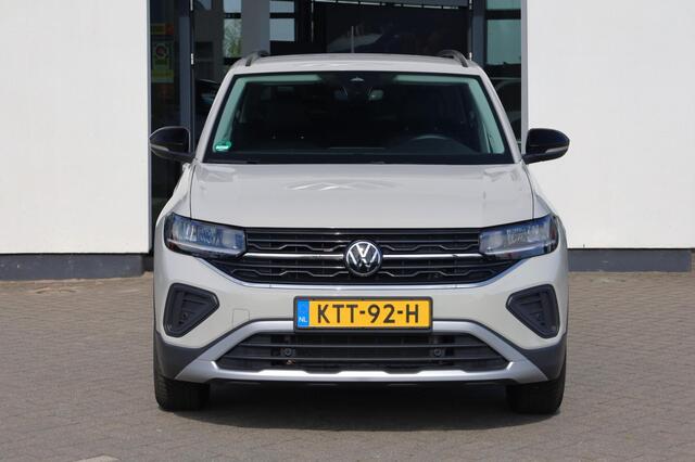 Volkswagen T-Cross 1.0 TSI Life Edition 60 maanden / 100.000km garantie, discover pro navigatie, parkeersensoren voor en achter (PDC), dodehoekdetectie (Side Assist), privacy glas, 16" 'Zurich' LMV, verwarmbare voorstoelen, climatronic, draadloos Apple Carplay & Android Auto, draadloze telefoonlader, adaptieve cruise control (ACC), multifunctioneel lederen stuurwiel, ambiente verlichting, regensensor, LED koplampen, elektrisch verstel-, verwarm- en inklapbare buitenspiegels etc.