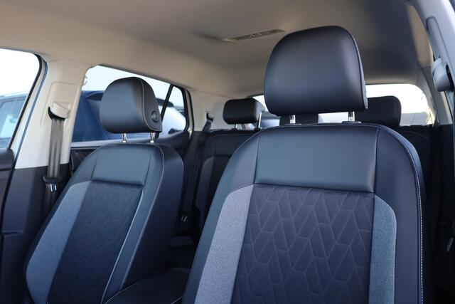 Volkswagen T-Cross 1.0 TSI Life Edition 60 maanden / 100.000km garantie, discover pro navigatie, parkeersensoren voor en achter (PDC), dodehoekdetectie (Side Assist), privacy glas, 16" 'Zurich' LMV, verwarmbare voorstoelen, climatronic, draadloos Apple Carplay & Android Auto, draadloze telefoonlader, adaptieve cruise control (ACC), multifunctioneel lederen stuurwiel, ambiente verlichting, regensensor, LED koplampen, elektrisch verstel-, verwarm- en inklapbare buitenspiegels etc.