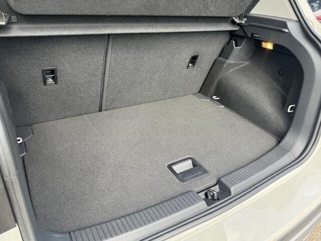 Volkswagen T-Cross 1.0 TSI Life Edition | STOELVERWARMING | APPLE CARPLAY |