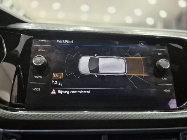 Volkswagen T-Cross 1.0 TSI R-Line Style | Trekhaak | Navigatie | Parkeersensoren V+A | Climate Control |