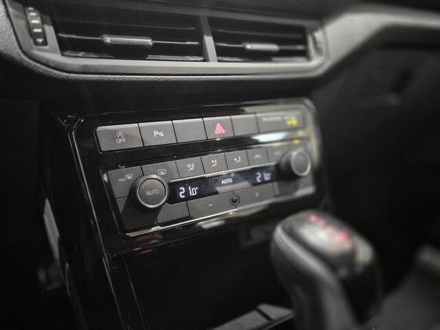 Volkswagen T-Cross 1.0 TSI R-Line Style | Trekhaak | Navigatie | Parkeersensoren V+A | Climate Control |