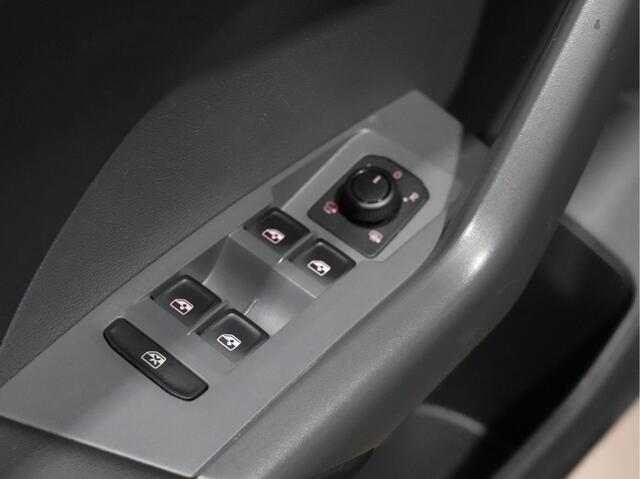 Volkswagen T-Cross 1.0 TSI 110pk Life Business | Trekhaak | Navigatie | ACC | Camera