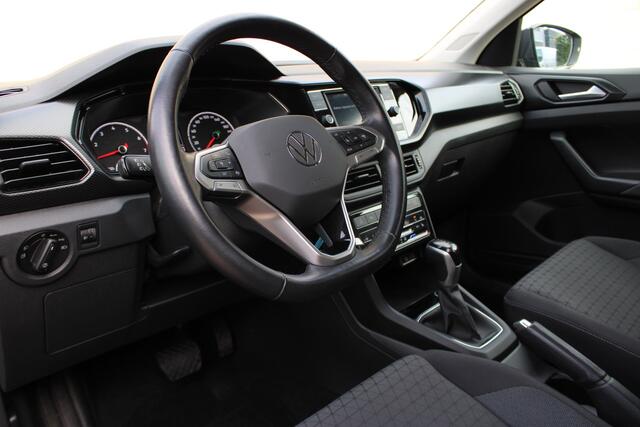 Volkswagen T-Cross 1.0 TSI Life | Adaptieve cruise | BLIS | Trekhaak | Stoelverwarming | Carplay