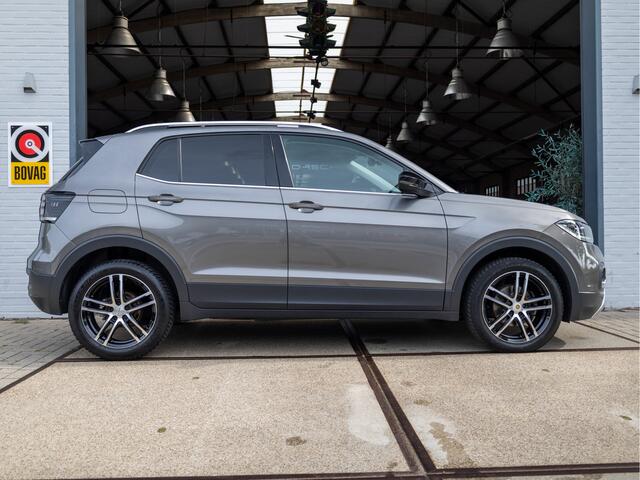 Volkswagen T-Cross 1.5 TSI Style *BTW'er | LED | ACC | Camera | Stoelverwarming | Lane assist | Clima | Halfleder | Parkeersensoren*