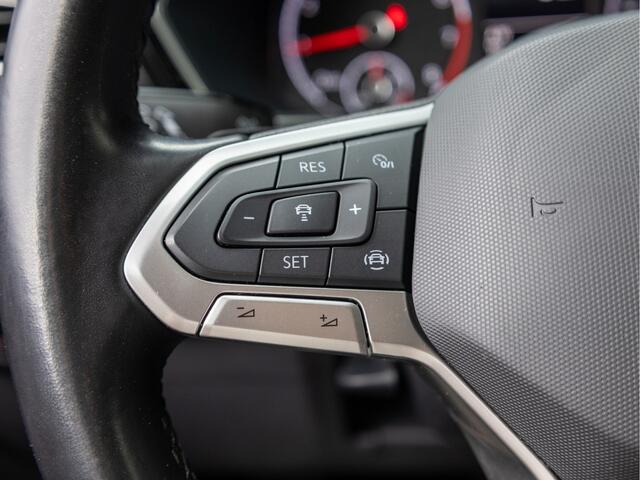 Volkswagen T-Cross 1.5 TSI Style *BTW'er | LED | ACC | Camera | Stoelverwarming | Lane assist | Clima | Halfleder | Parkeersensoren*
