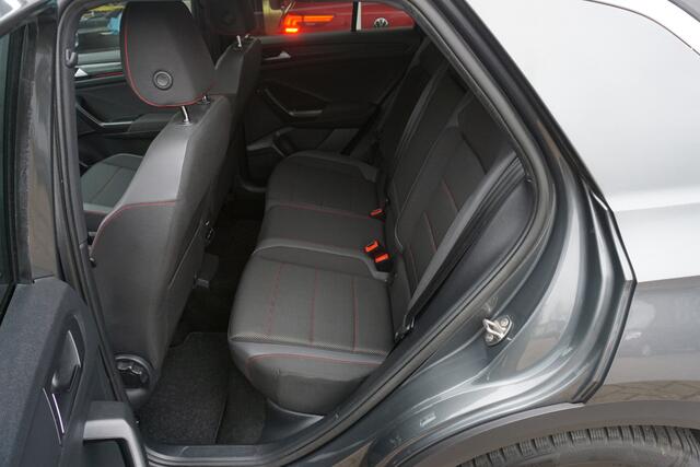 Volkswagen T-Roc 1.5 TSI 150pk DSG Sport Business R-Line Digital dashboard | ACC | PDC * All in prijs *