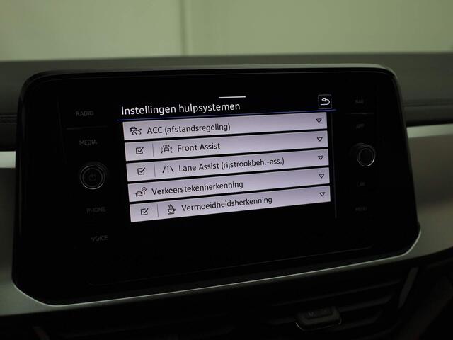 Volkswagen T-Roc 1.5TSI/150PK Life DSG · Navigatie · Stoelverwarming · Parkeersensoren · Garantie tot maart 2026