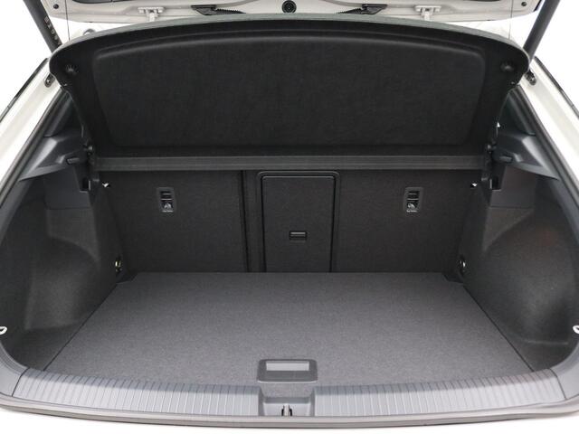 Volkswagen T-Roc 1.5 TSI R-Line Business 150PK DSG Black Style, LED-Matrix, Keyless Entry & Start, Pano-Schuifdak, Achteruitrijcamera, Travel Assist, 18" LM Velgen