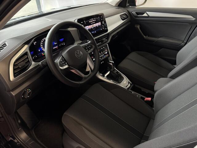 Volkswagen T-Roc 1.5 TSI 150PK EVO ADAP.CRUISE LED VIR.COCKPIT CAMERA STOEL.VERW. 17''LMV KEYLESS 2024 70 BIJNA NIEUWE VOLKSWAGEN'S UIT VOORRAAD LEVERBAAR