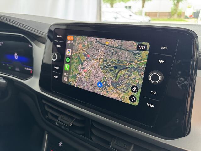Volkswagen T-Roc 1.5 TSI 150PK EVO ADAP.CRUISE LED VIR.COCKPIT CAMERA STOEL.VERW. 17''LMV KEYLESS 2024 70 BIJNA NIEUWE VOLKSWAGEN'S UIT VOORRAAD LEVERBAAR