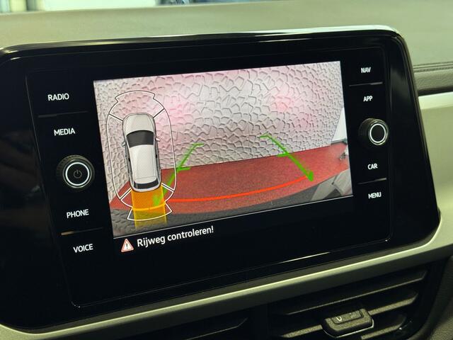 Volkswagen T-Roc 1.5 TSI 150PK EVO ADAP.CRUISE LED VIR.COCKPIT CAMERA STOEL.VERW. 17''LMV KEYLESS 2024 70 BIJNA NIEUWE VOLKSWAGEN'S UIT VOORRAAD LEVERBAAR