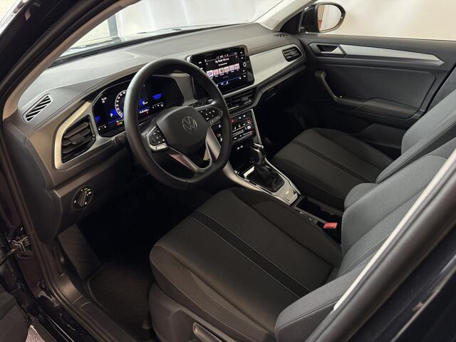 Volkswagen T-Roc 1.5 TSI 150PK EVO ADAP.CRUISE LED VIR.COCKPIT CAMERA STOEL.VERW. 17''LMV KEYLESS 2024 70 BIJNA NIEUWE VOLKSWAGEN'S UIT VOORRAAD LEVERBAAR