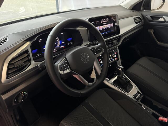 Volkswagen T-Roc 1.5 TSI 150PK EVO ADAP.CRUISE LED VIR.COCKPIT CAMERA STOEL.VERW. 17''LMV KEYLESS 2024 70 BIJNA NIEUWE VOLKSWAGEN'S UIT VOORRAAD LEVERBAAR
