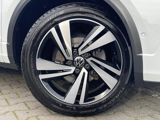 Volkswagen T-Roc 1.5 TSI R-Line | CarPlay | Camera | ACC | IQ Light | Dodehoek | 18 inch