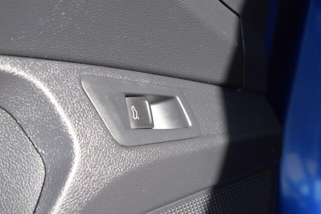 Volkswagen T-Roc 1.0 TSI Style Business//Pano//Camera//Navi!!