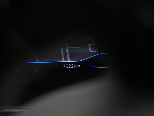 Volkswagen T-Roc 1.5 TSI 150 pk DSG R-Line Business | Trekhaak | Navigatie Discover Pro | IQ Light | Beats | Achteruitrijcamera | Stoelverwarming