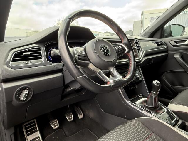 Volkswagen T-Roc BWJ 2019 1.0 116 PK TSI Sport VIRTUAL COCKPIT / STOELVERW. / CLIMA / NAVI / CRUISE / APPLE CARPLAY / ANDROID AUTO / ISOFIX / MULTIFUNCT. STUUR / LMV 17 INCH / SPORTSTOELEN