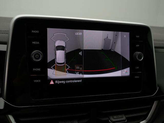 Volkswagen T-Roc 1.5 TSI 150 pk DSG R-Line | Achteruitrijcamera | Navigatie | Adaptive Cruise | Digital Cockpit Pro | Side Assist