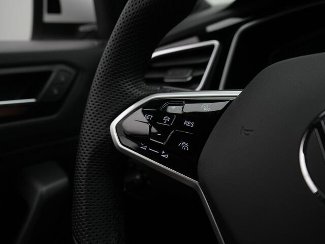 Volkswagen T-Roc 1.5 TSI 150 pk DSG R-Line | Achteruitrijcamera | Navigatie | Adaptive Cruise | Digital Cockpit Pro | Side Assist