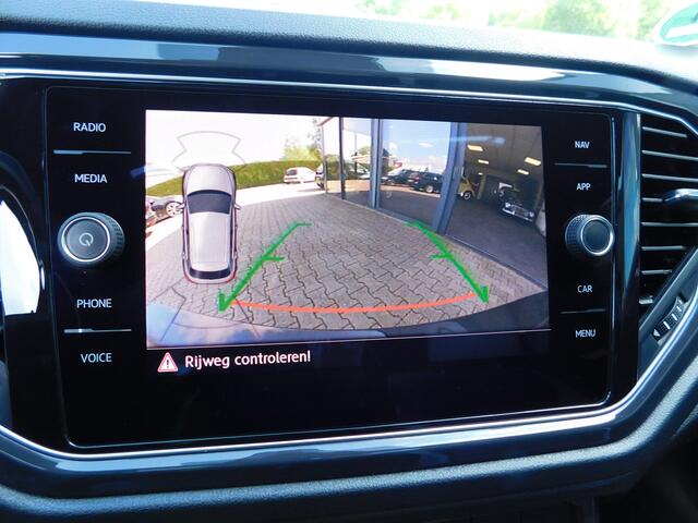 Volkswagen T-Roc 1.5 TSI Sport Pano, Virtual Cockpit, Trekhaak, Camera