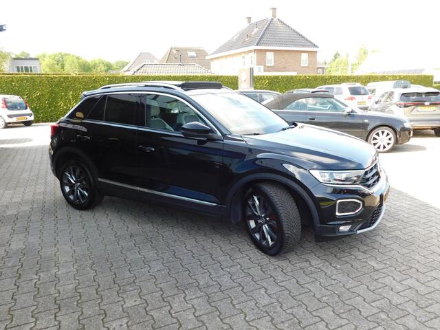 Volkswagen T-Roc 1.5 TSI Sport Pano, Virtual Cockpit, Trekhaak, Camera