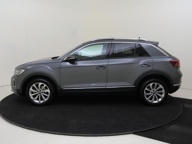 Volkswagen T-Roc 1.5 TSI Style | Panoramadak | Keyless | Achteruitrijcamera | Stoelverwarming | LED matrix verlichting | Parkeerassistent | Masaagefunctie bestuurdersstoel |