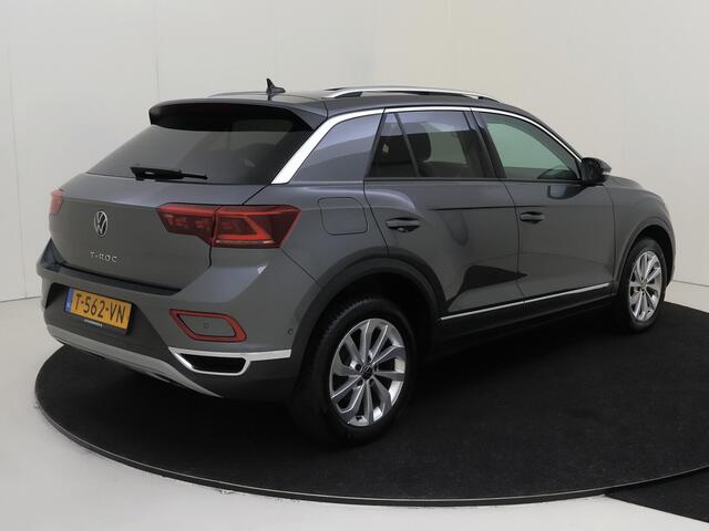 Volkswagen T-Roc 1.5 TSI Style | Panoramadak | Keyless | Achteruitrijcamera | Stoelverwarming | LED matrix verlichting | Parkeerassistent | Masaagefunctie bestuurdersstoel |