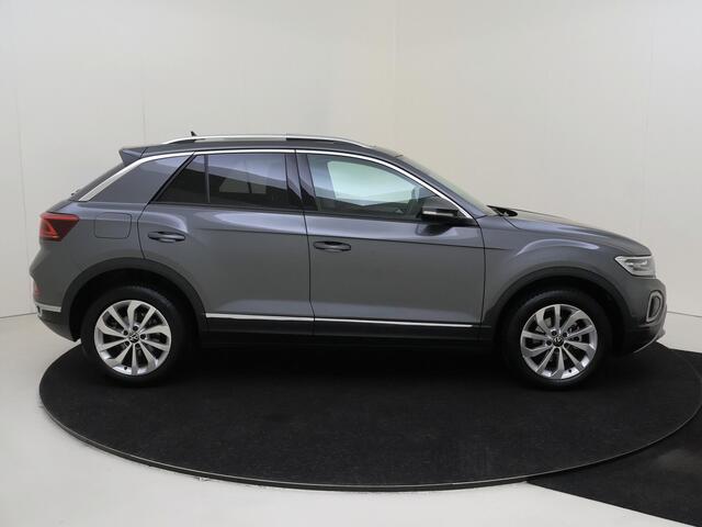 Volkswagen T-Roc 1.5 TSI Style | Panoramadak | Keyless | Achteruitrijcamera | Stoelverwarming | LED matrix verlichting | Parkeerassistent | Masaagefunctie bestuurdersstoel |