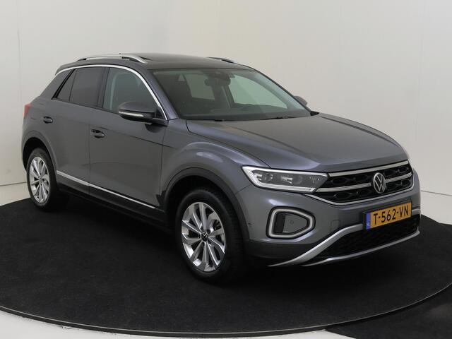 Volkswagen T-Roc 1.5 TSI Style | Panoramadak | Keyless | Achteruitrijcamera | Stoelverwarming | LED matrix verlichting | Parkeerassistent | Masaagefunctie bestuurdersstoel |