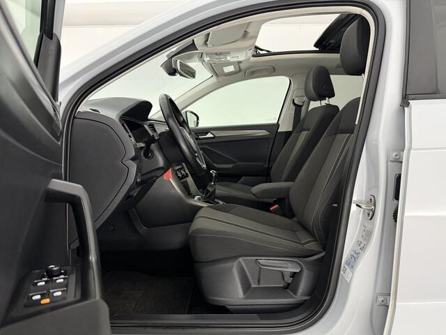 Volkswagen T-Roc 1.0 TSI Pano LED Camera Trekhaak Carplay Airco Adaptive Cruise Navi PDC 16''LMV