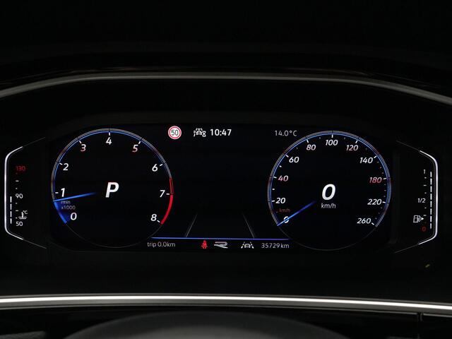 Volkswagen T-Roc 1.5 TSI 150 pk DSG R-Line Edition | Stoelverwarming | Parkeersensoren voor/achter | Keyless Entry