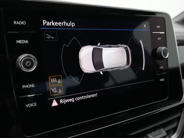Volkswagen T-Roc 1.5 TSI 150 pk DSG R-Line Edition | Stoelverwarming | Parkeersensoren voor/achter | Keyless Entry